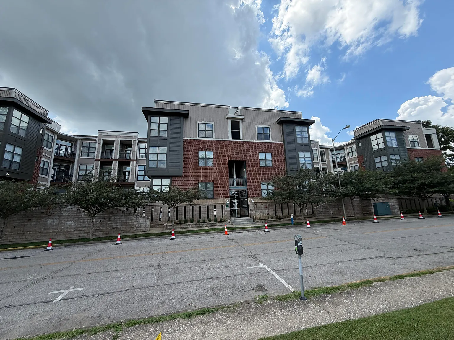 1 bed, 1.0 bath, 681 sqft, $1,475 — Photo 1