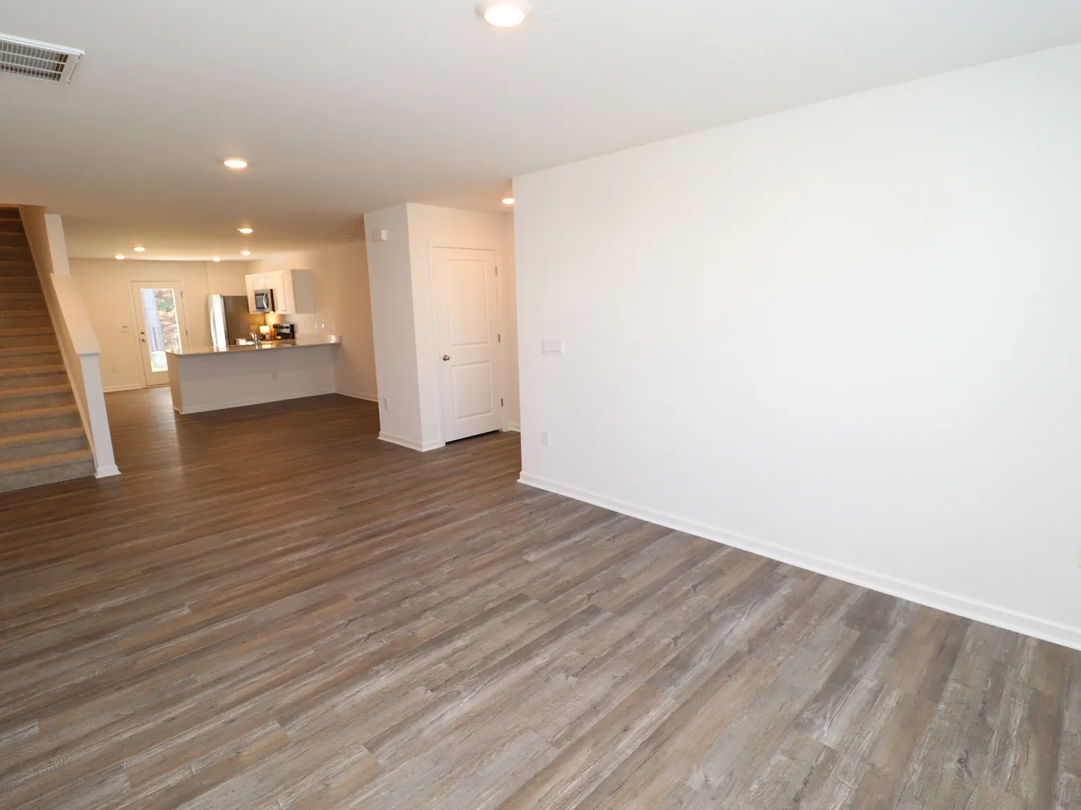 3 bed, 2.5 bath, 1615 sqft, $1,695 — Photo 4