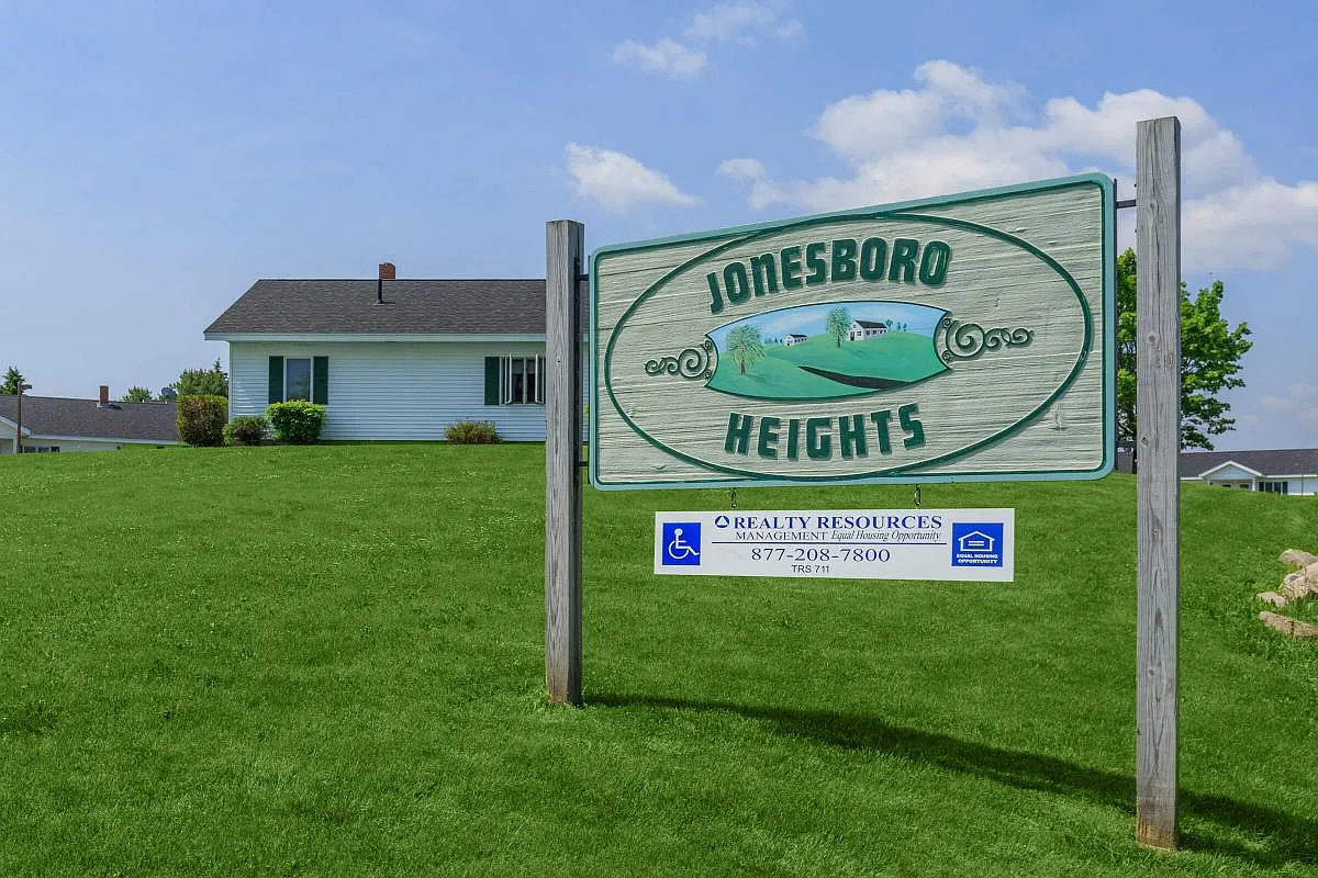 Jonesboro Heights — Photo 1