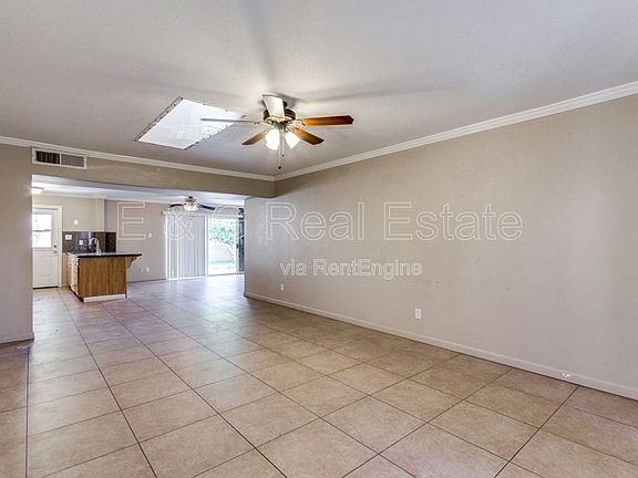 4th image of 211 E Geneva Dr