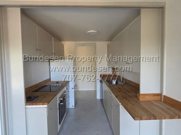 9 Forest Ln, San Rafael, CA 94903