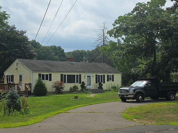 3rd image of 267 Scantic Rd