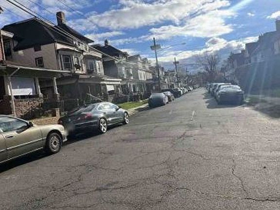 Exterior Neighborhood (street photo)