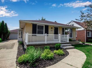 135 Meadowbrook Dr, Lackawanna, NY 14218