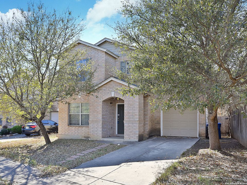 1st image of 431 Amberdale Oak