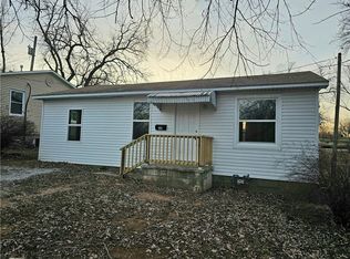 108 N High St, El Dorado Springs, MO 64744