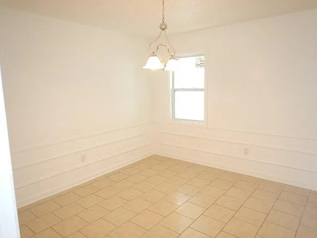 340 Woodmont St — Photo 3