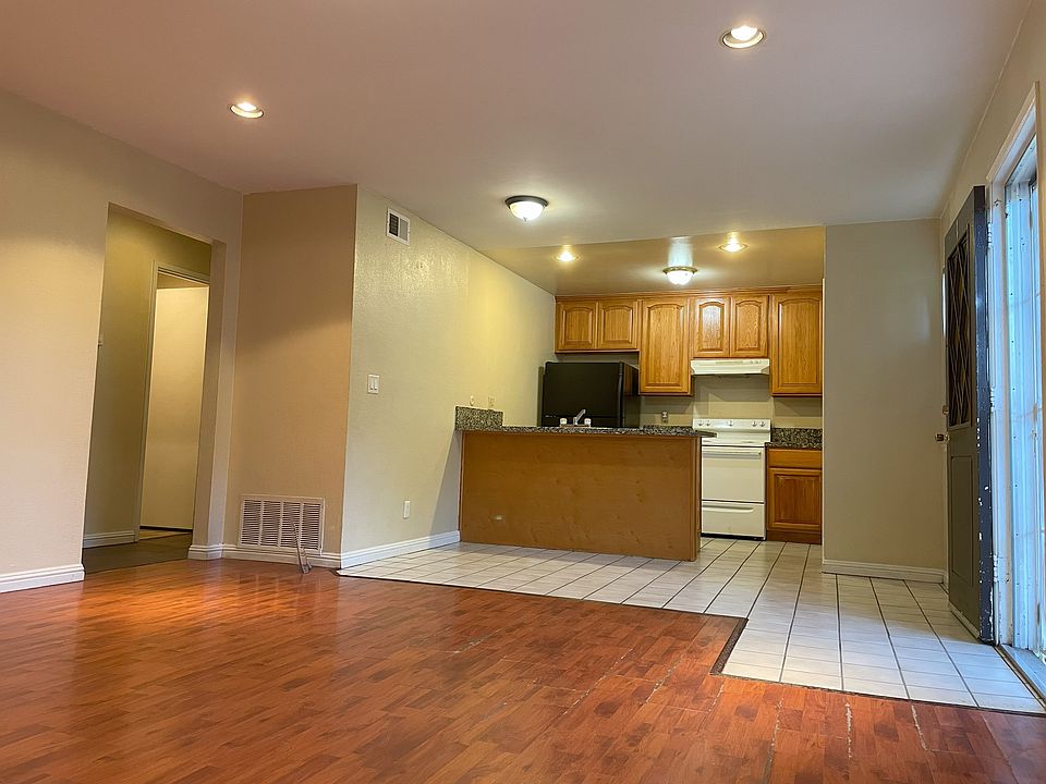1st image of 839 Gilchrist Walkway APT 1