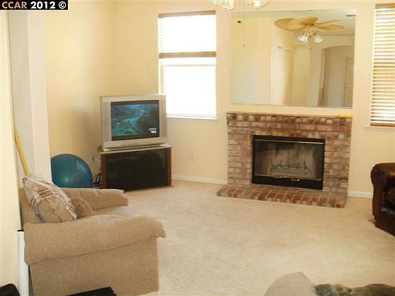 3rd image of 1740 Altamont Cir