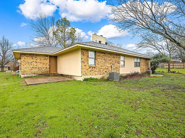 135 Prairie Creek Cir — Photo 16