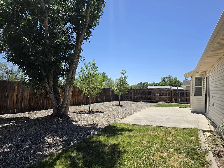438 Mountainside Ln — Photo 24
