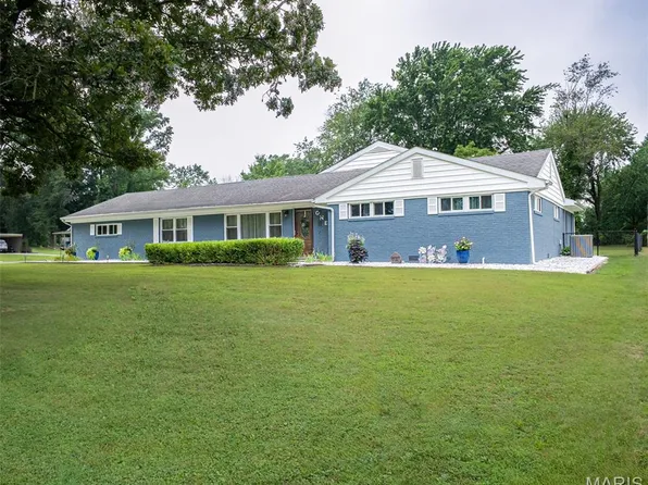 1 Fairway Dr, Mount Vernon, IL 62864