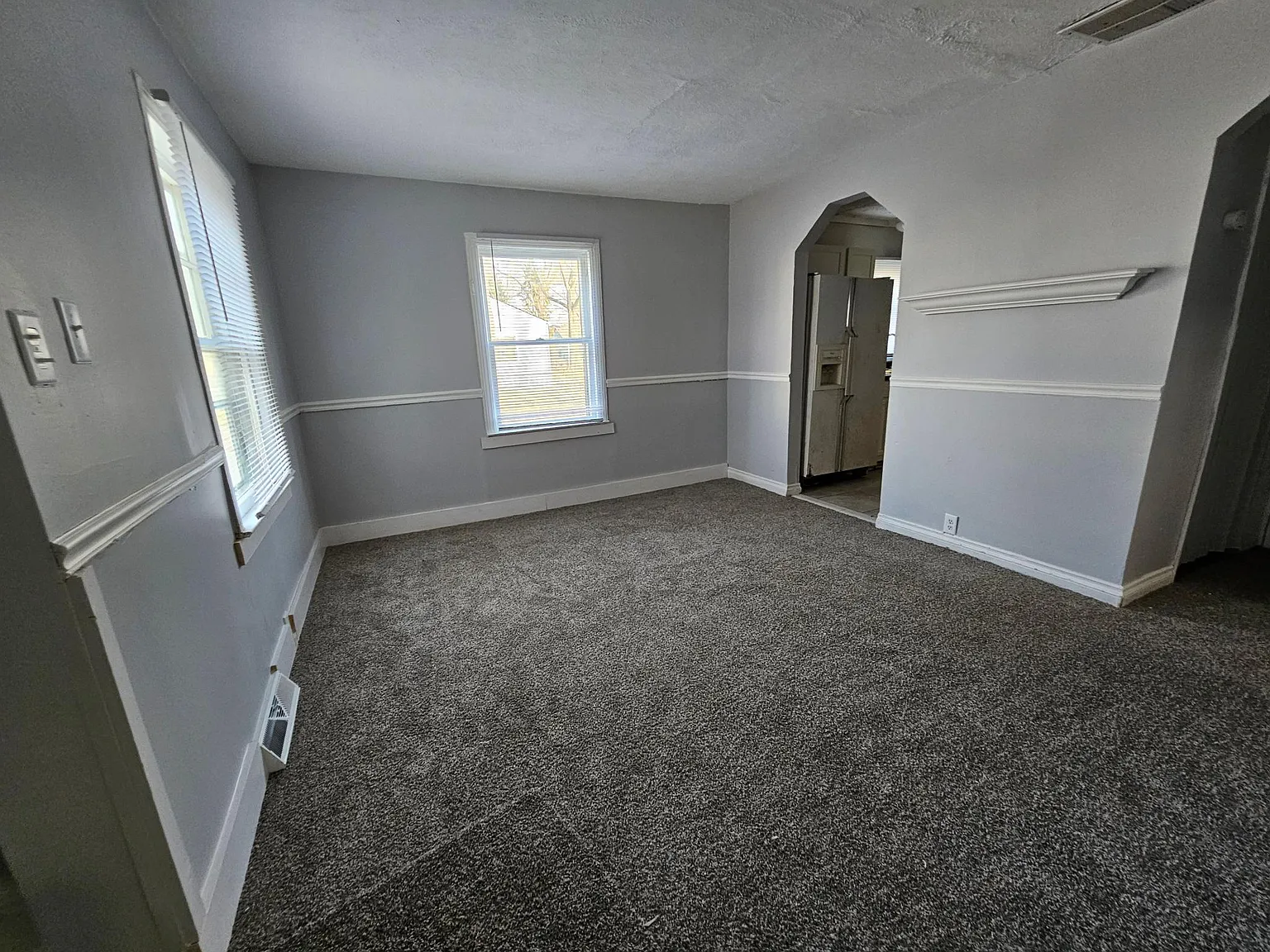 3 bed, 810 sqft, $1,150 — Photo 2
