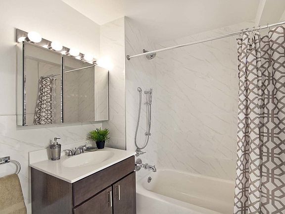 4th image of 2759 Morris Ave #904