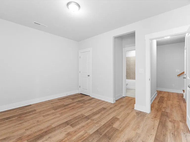 628 Amalfi Dr — Photo 15