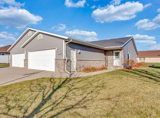 822 Ethan Allen Dr, Howards Grove, WI 53083