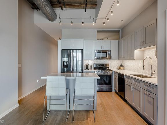 5th image of 849 N Franklin St Unit 1422