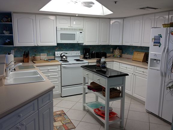 Large Clean Kitchen