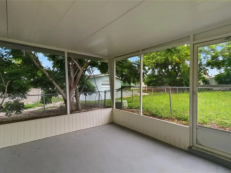 5165 Greenwood St — Photo 31