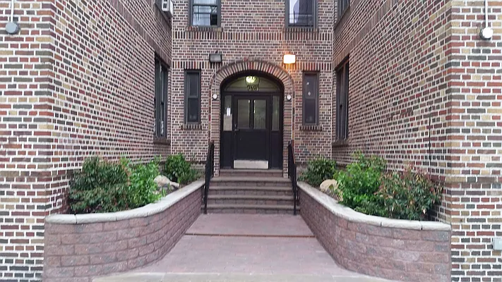 Rented by The Hamilton Group | media 21