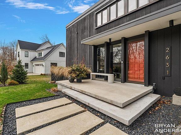 4th image of 2631 Greentree Dr SE