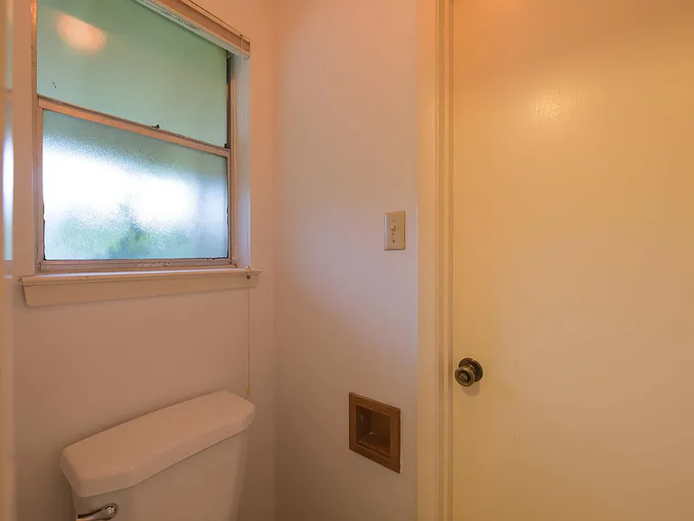 701 The High Rd #A — Photo 28