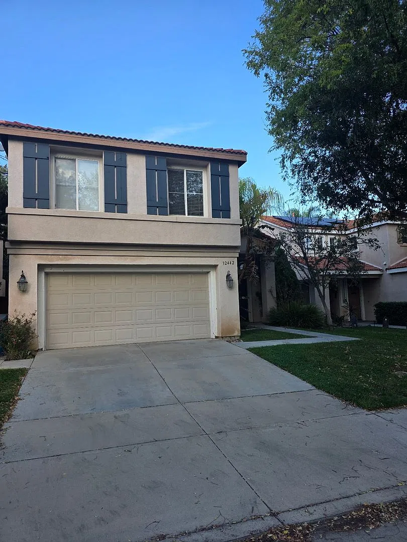 3 Bedroom Home in Paseo del Sol - New Paint and Flooring! — Photo 2