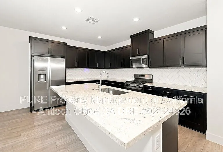 233 Cold Creek Dr — Photo 2