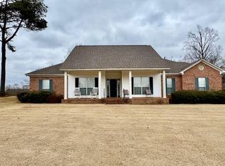 306 Hickory Ln, Batesville, MS 38606