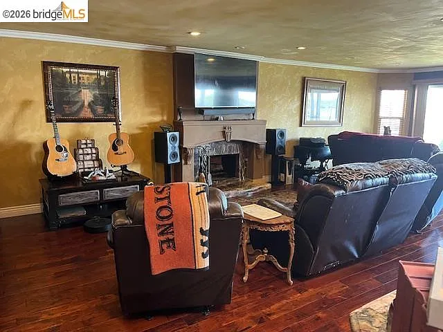 3 bed, 2.0 bath, 1786 sqft, $4,250 — Photo 4