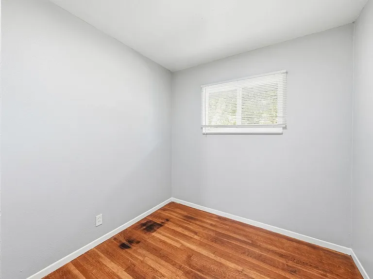 10700 Spring Garden Dr — Photo 20