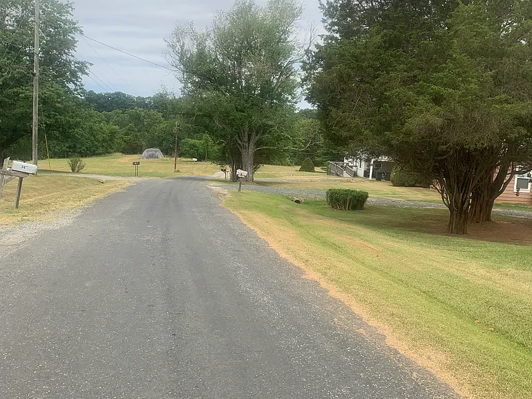 quiet dead end street. location in Madison heights. close to everything yet private.