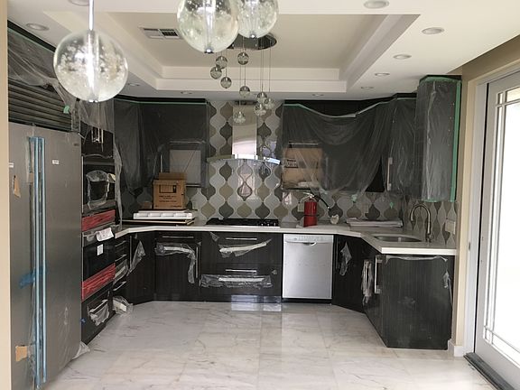 4th image of 2700 Voorhies Ave