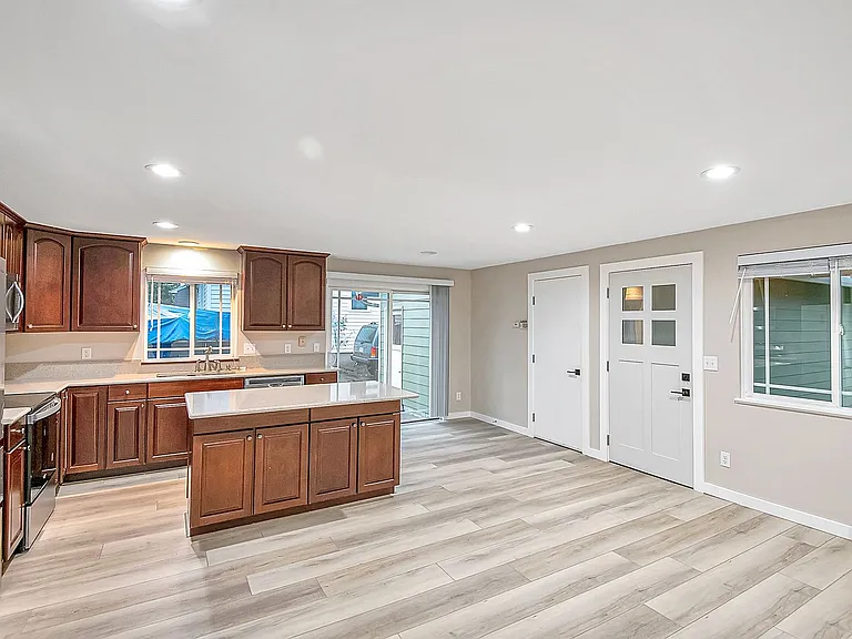 2533 N Willamette Blvd — Photo 5