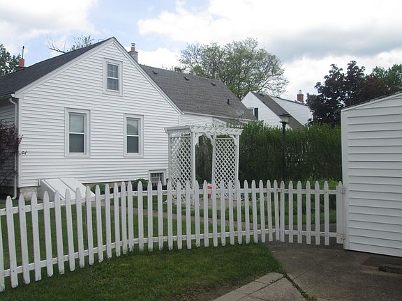 3rd image of 589 Christiana St