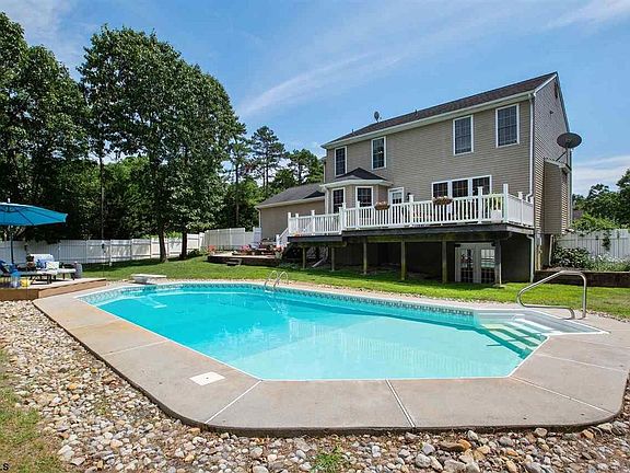 3rd image of 12 Locust Hill Ct
