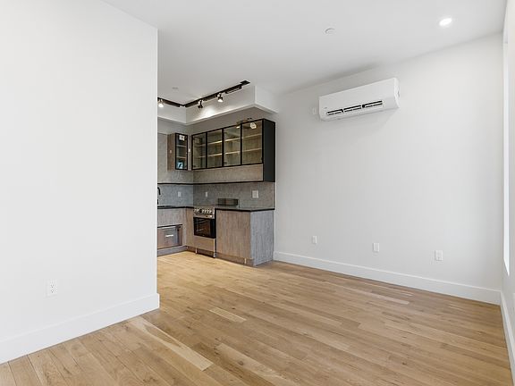 4th image of 235 W 131st St #1B
