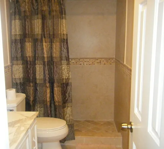 899 Jeffery St #402 — Photo 15