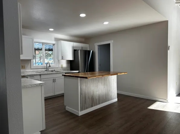 61061 Chuckanut Dr, Bend, OR 97702