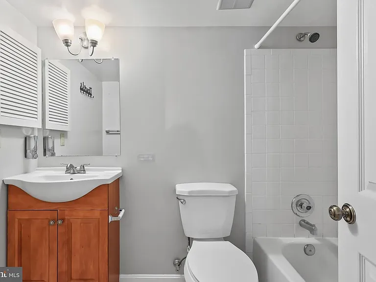 8421 Hollis Ln — Photo 15