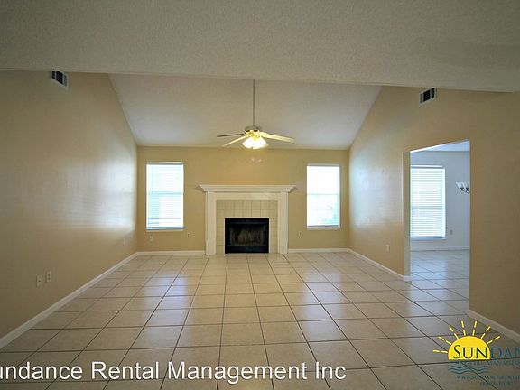 3rd image of 523 E Timberlake Dr