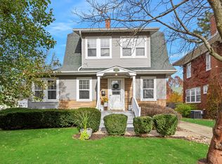 1802 E Jackson St, Bloomington, IL