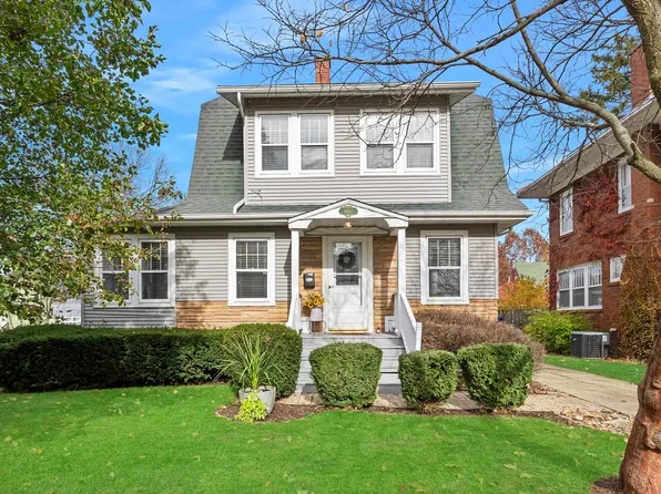 1802 E Jackson St, Bloomington, IL 61701