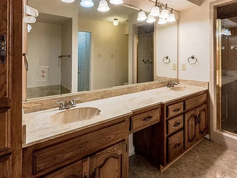 610 Arbor Creek Dr — Photo 4