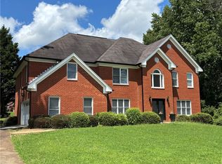 5610 Mountain Meadow Ct, Stone Mountain, GA 30087