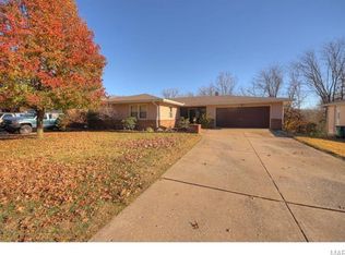 26 San Carlos Dr, Saint Charles, MO 63303