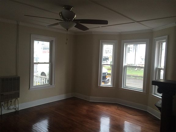 5th image of 129 Stafford St
