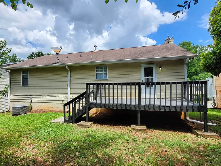 2305 Wilkins Cv — Photo 14