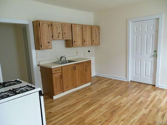 3rd image of 400 Wood Ave