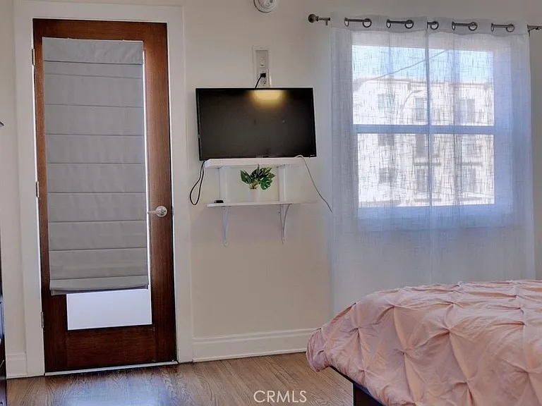 5150 Romaine St — Photo 13